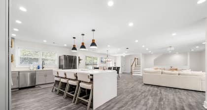 Grand Retreat Luxury Vacation for Large Groups
