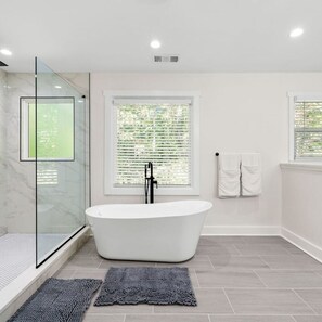 House | Bathroom - Grand Retreat Luxury Vacation for Large Groups (Fayetteville)