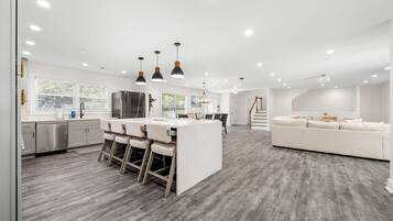 House | 6 bedrooms, Internet