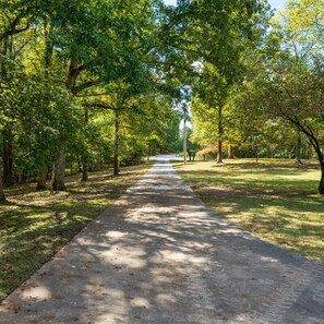 Exterior - Grand Retreat Luxury Vacation for Large Groups (Fayetteville)