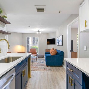 Apartment | Private kitchen | Fridge, stovetop - Modern Urban Oasis in Prime Buckhead Atlanta (Atlanta)
