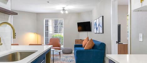 Apartment | 2 bedrooms, iron/ironing board, Internet