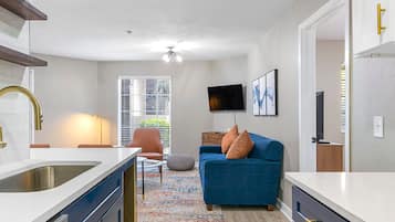Apartment | 2 bedrooms, iron/ironing board, Internet