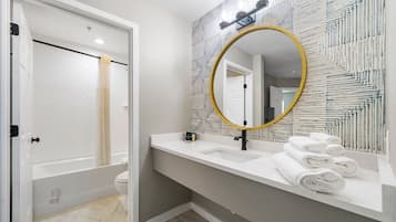 Appartement | Salle de bain | SĂšche-cheveux, serviettes fournies