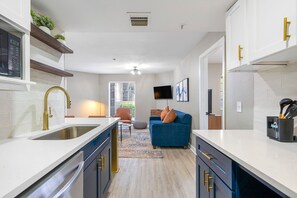 Apartment | 2 bedrooms, iron/ironing board, Internet - Prime Buckhead Chic Condo in Atlanta (Atlanta)