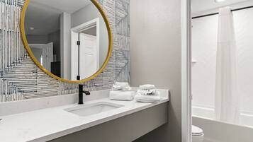 Leilighet | Bad | Hårføner og håndklær