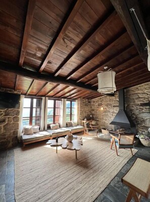 Living area - Villa Apedeceo Belesar, Ribeira Sacra, Galicia (Os Queixeiros)