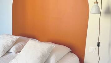 1 chambre, fer et planche Ă repasser, Wi-Fi gratuit, draps fournis