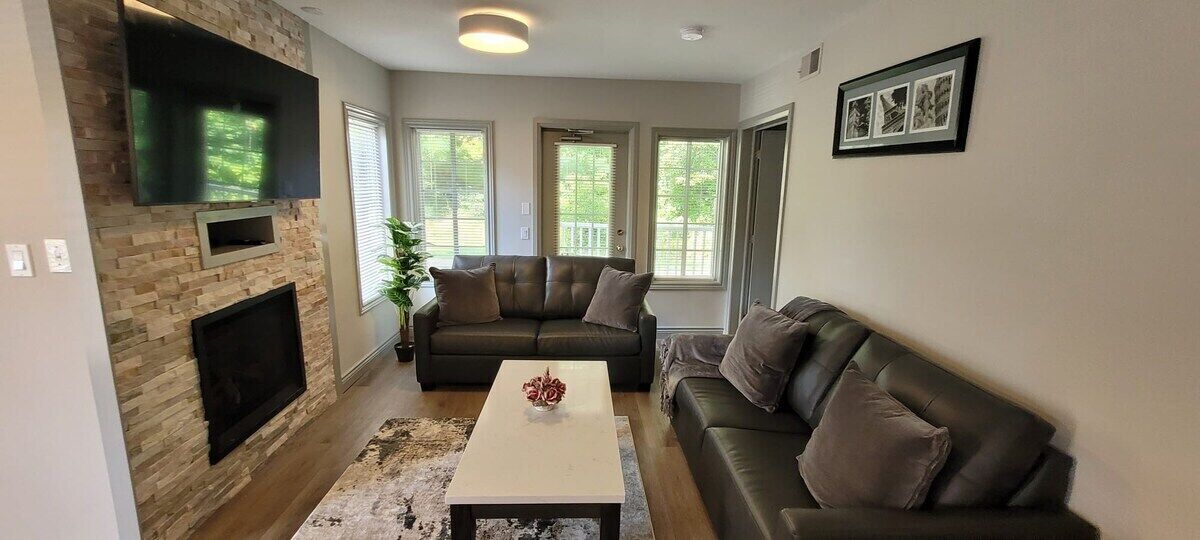 Large Corner Townhome @Carriage!