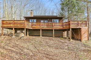 Exterior - Little Owl Lodge offers affordable and private Canaan Valley lodging! (Canaan Valley)