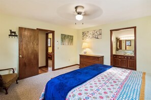 4 bedrooms, WiFi, bed sheets - Little Owl Lodge offers affordable and private Canaan Valley lodging! (Canaan Valley)