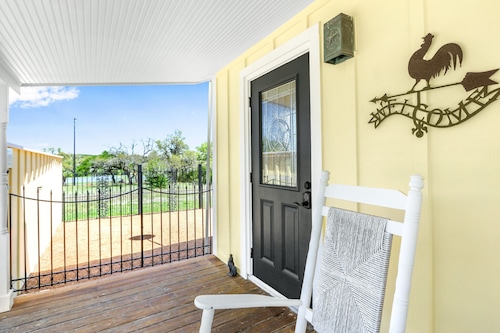 Little Yellow House I Dogs, stargazing