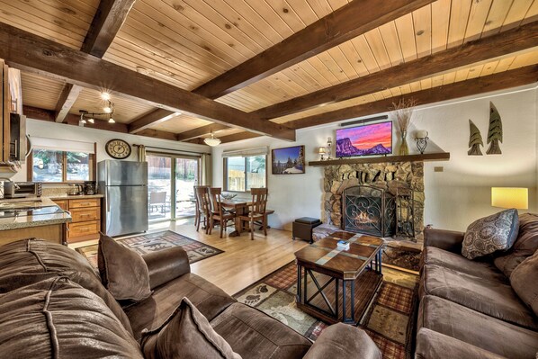 Smart TV, lareira, pebolim