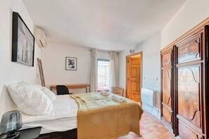 1 bedroom, WiFi, bed sheets