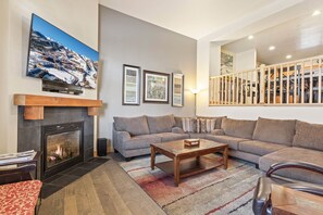 Smart TV, fireplace - Moose Mgmt at Bear Hollow 5477-L: Pvt Hot Tub-Dog Friendly-BBQ, Pool, Parking (Park City)