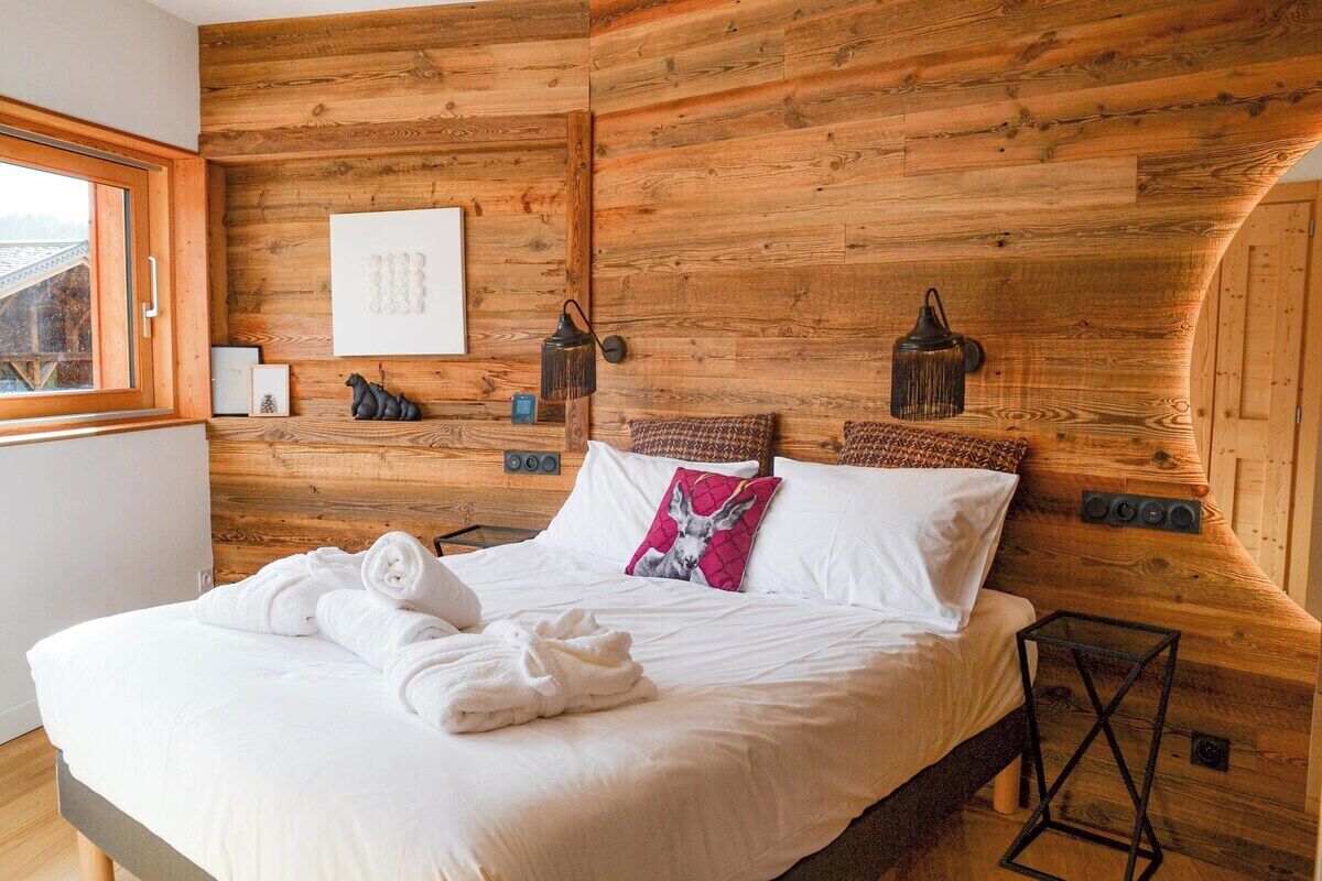 4 bedrooms, iron/ironing board, Internet, bed sheets