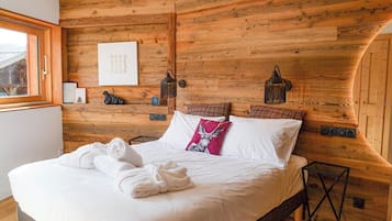 4 bedrooms, iron/ironing board, Internet, bed sheets