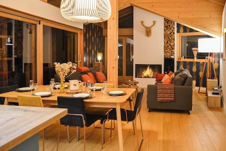 Speisen. Chalet Cocoon| Les Gets | Ski-In/Ski-Out | Jacuzzi