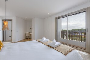 4 chambres, fer et planche à repasser, Wi-Fi gratuit, draps fournis