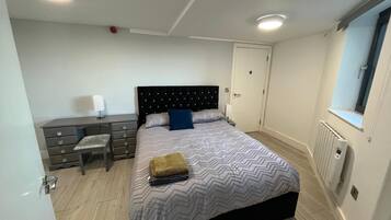 1 soverom, strykejern/-brett, wi-fi (inkludert) og sengetøy