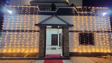 Mặt tiền nơi lưu trú