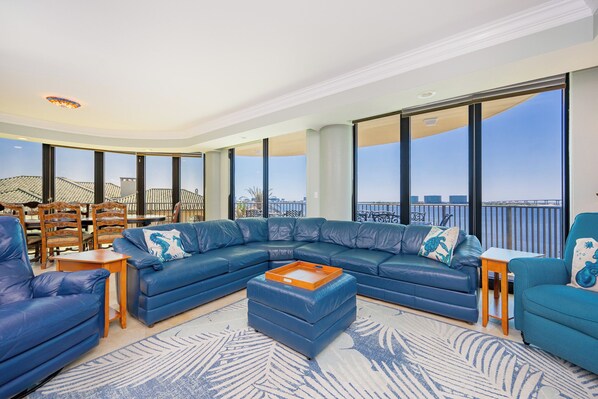 电视、壁炉、办公室