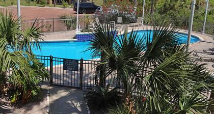 Beachfront 2BR Condo: Club1C, Pool, Hot Tub & Deck