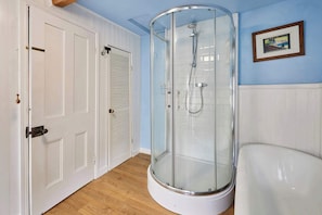 Shower, hair dryer, towels, shampoo