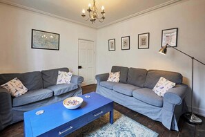 TV, lareira, escritórios