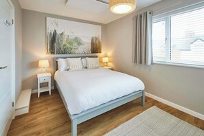 3 bedrooms, desk, iron/ironing board, free WiFi