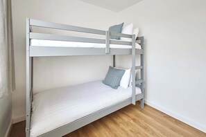 3 多间卧室、办公桌、熨斗/熨衣板、免费 WiFi