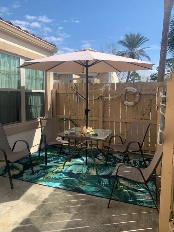 屋外ダイニングエリア