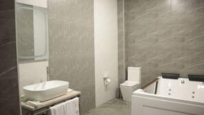 Luxury Room, City View | Bathroom | Shower, rainfall showerhead, free toiletries, hair dryer - 21 Rooms Hotel (Gyumri)