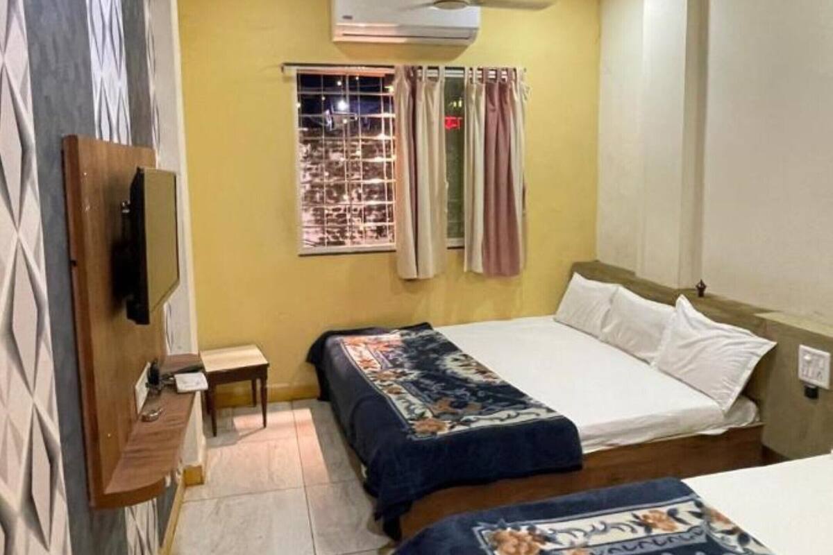 Espaço de trabalho para notebook, Wi-Fi de cortesia, roupa de cama