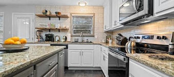 Hot Springs Breakaway - Walk to Oaklawn! Hot Tub, Firepit, AWESOME Back Yard!