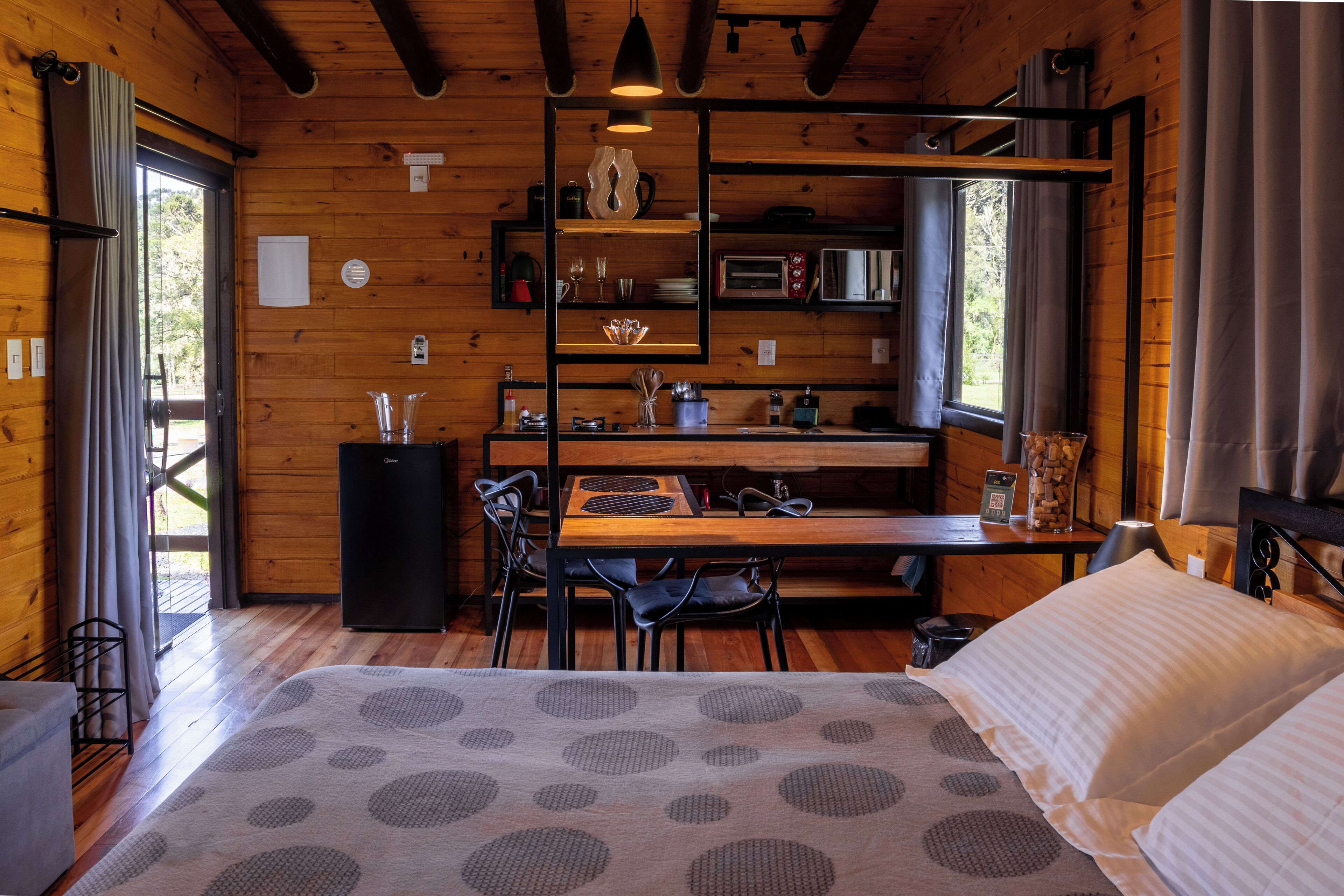 小冰箱、微波爐、烤箱、爐台