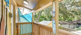 3 Mi to Boardwalk: Bacliff Apartment w/ Hot Tub
