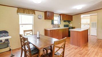 House (3 Bedrooms) | Interior