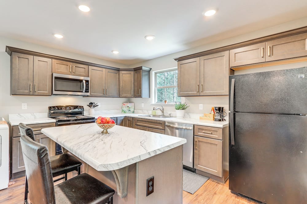 Near Hiking & Fishing: Reliance Home w/ Fire Pit! - Coker Creek, TN