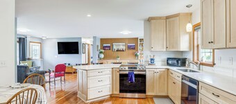 Views of Canandaigua Lake: Middlesex Retreat!