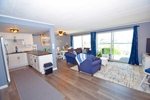 Living area - Thunder Island 137d 2 Bedroom Condo by RedAwning (Ocean City)