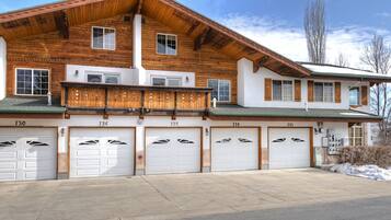 Chalet, 4 Bedrooms | Exterior