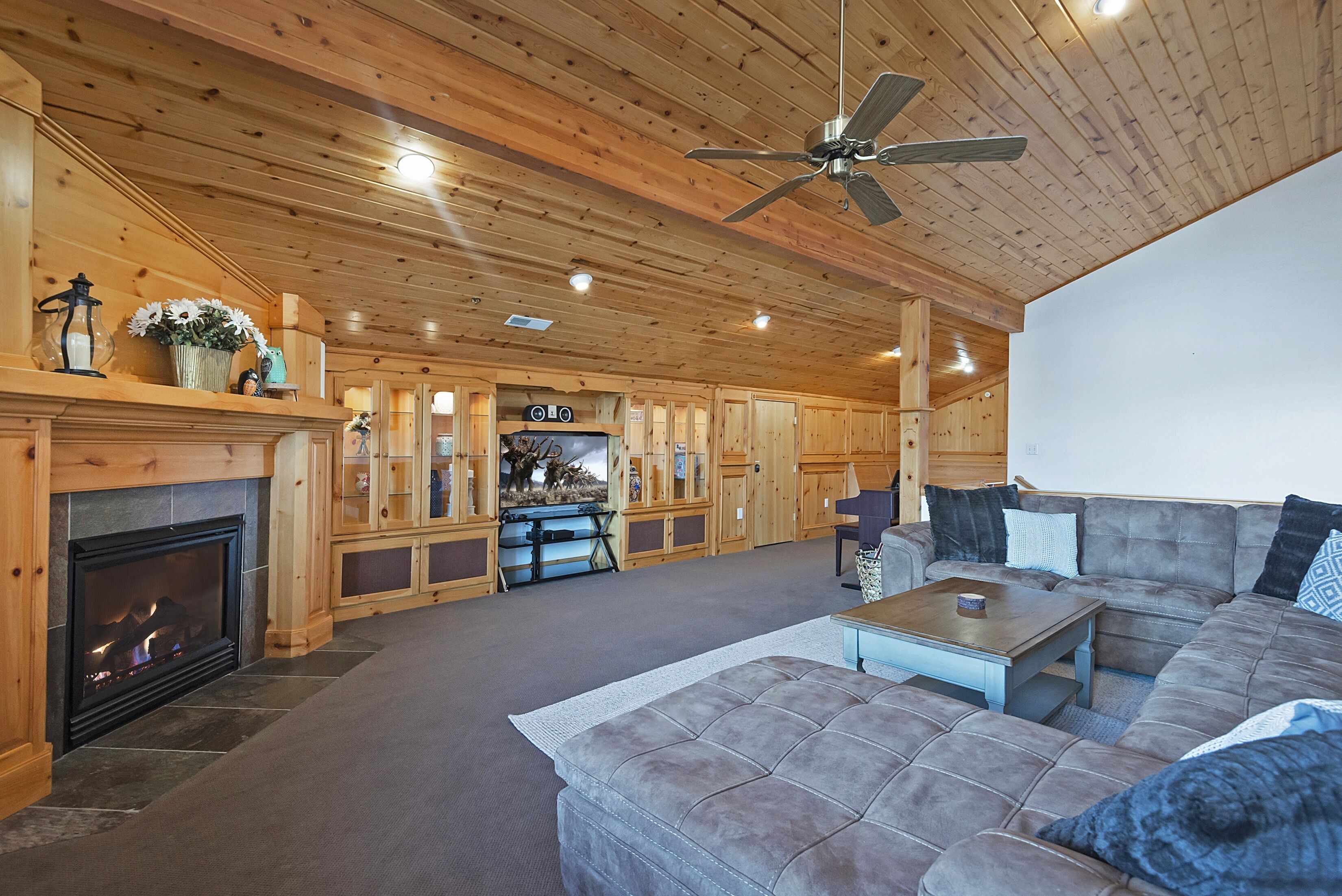 Chalet, 4 Bedrooms | Living area | Smart TV