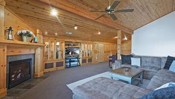 Chalet, 4 Bedrooms | Living area | Smart TV