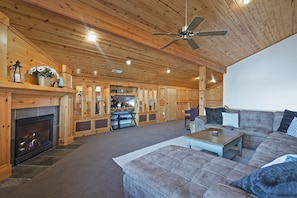 Chalet, 4 Bedrooms | Living area | Smart TV