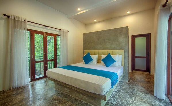 2 bedrooms, in-room safe, desk, iron/ironing board