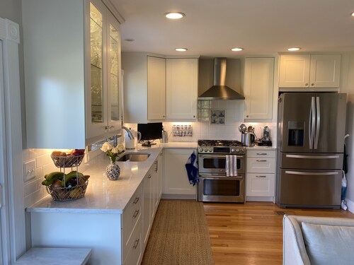 6 Month Minimum or Longer!
1 mile from Beaches & Close to Downtown Newport, RI