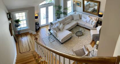 6 Month Minimum or Longer!
1 mile from Beaches & Close to Downtown Newport, RI