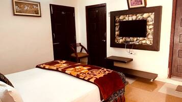 Deluxe Double Room | Soundproofing, free WiFi, bed sheets