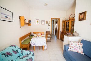Family House, Multiple Bedrooms (Villetta Tesea In Residence Near The) | Dining